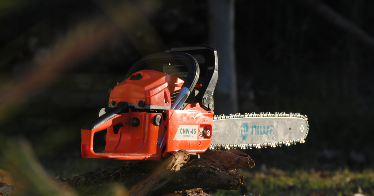 チェーンソー取扱作業従事者研修に参加しています/ 町の便利屋さんファミリー日野店 町の便利屋さんファミリー日野店